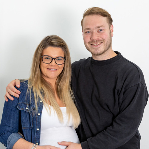 Beth Jo Douthwaite and Joel Spivey visiting Yorkshire Baby Scan for a 3D/4D baby scan
